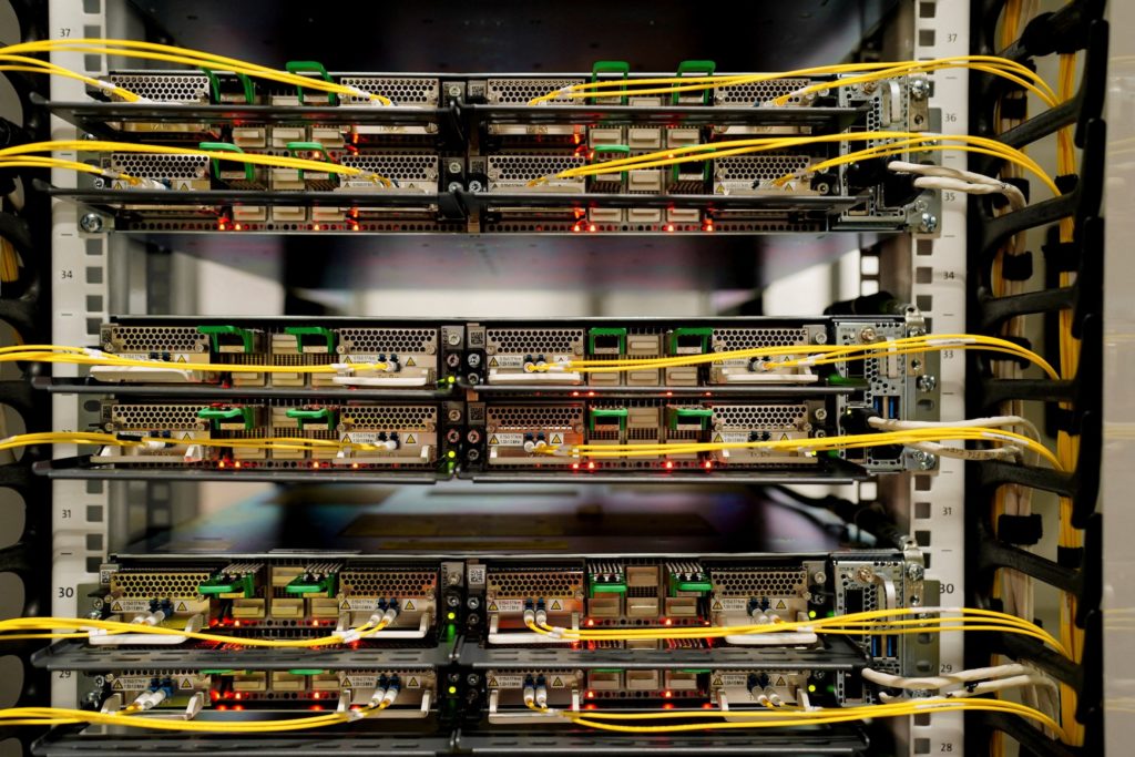 President Trump considers order to override state regulations on artificial - Versa AI hub